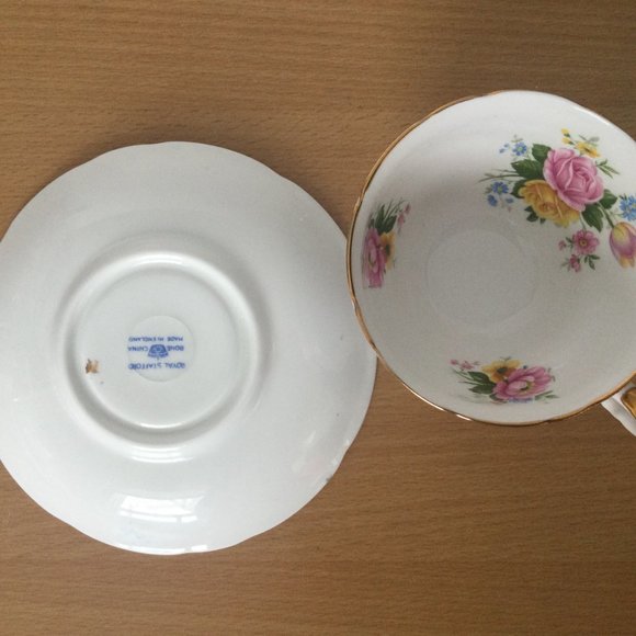 Royal Stafford bone china saucer and cup made in England floral - Picture 3 of 3